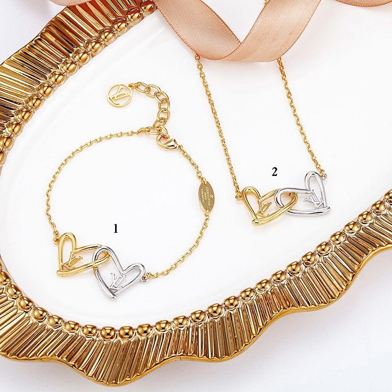 No.1 in popularity? Louis Vuitton Collier Heart Fall in Love Necklace Fake Bracelet vuc54277