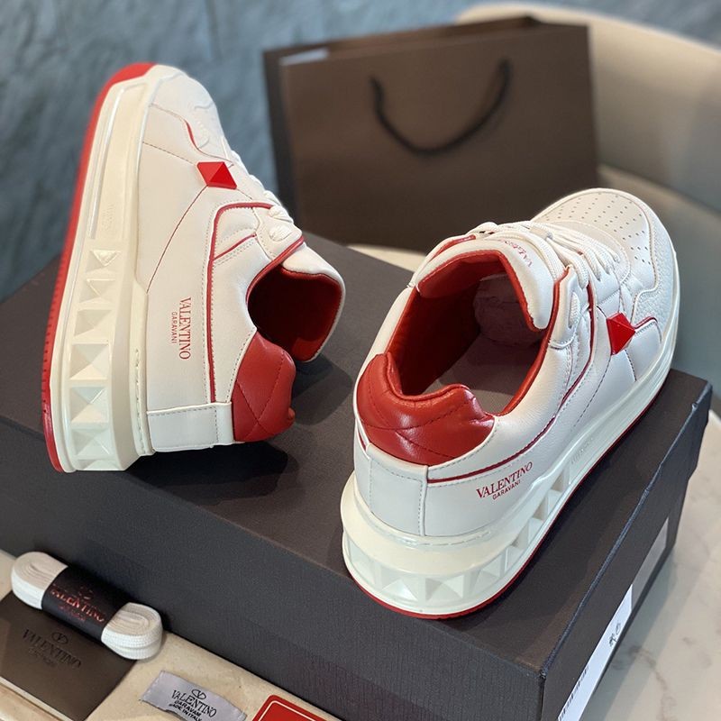 Valentino replica low-cut sneakers ONE STUD in nappa leather Vug22470, sure to sell out