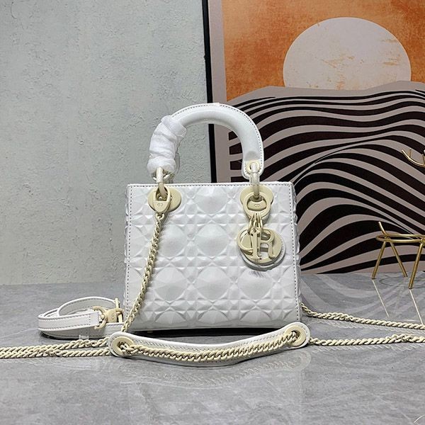 Popular all over the world? Lady Dior Mini Bag Replica Cannage Calfskin DEH58241