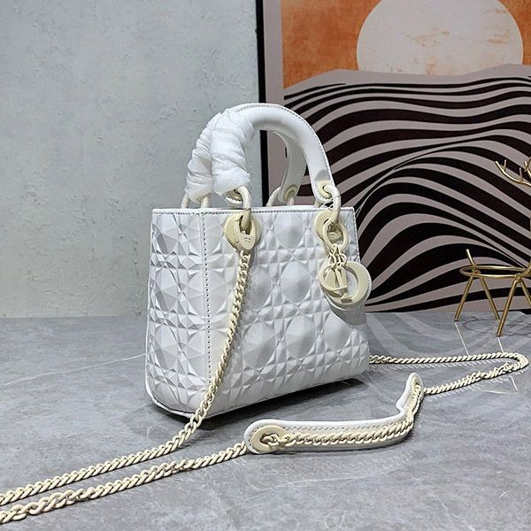 Popular all over the world? Lady Dior Mini Bag Replica Cannage Calfskin DEH58241