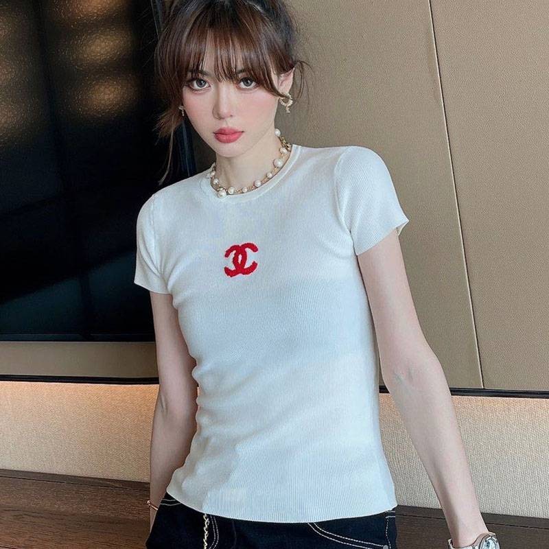21AW New Chanel Tops Logo T-shirt Replica shh33244