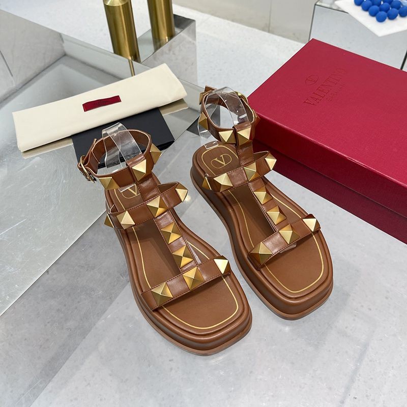 [Very Popular] Valentino Flatform Roman Stud Sandals 40MM Replica Vup47235