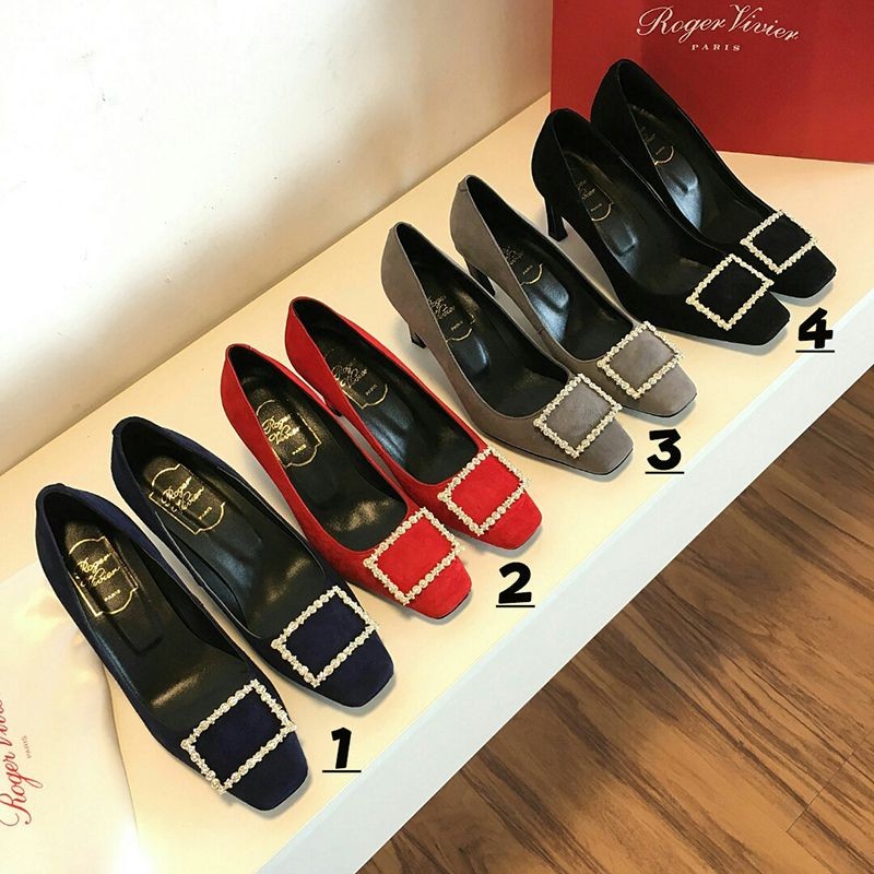 Free shipping Roger Vivier Bell Trumpet Pumps Patent Leather Fake roe41659