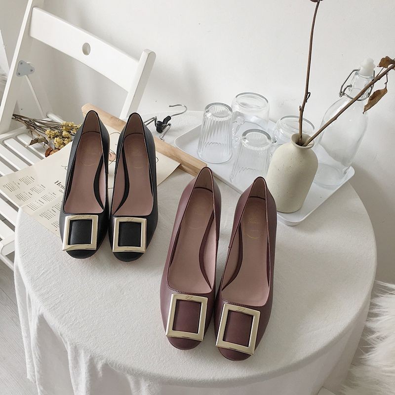 ★Popular in Japan! [Roger Vivier fake] Trumpet pumps patent leather rox71934