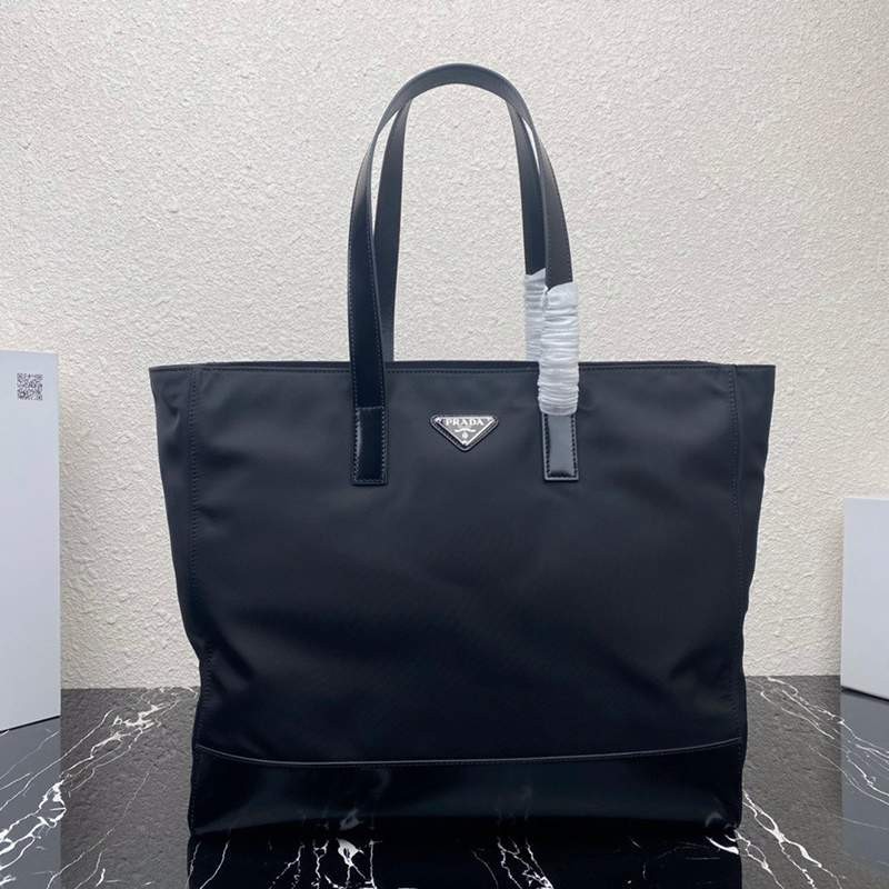 Very popular! New limited edition [Prada] padded tote bag in nylon, fake puu54236
