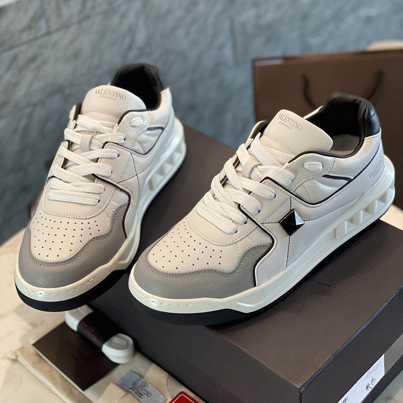 Valentino replica low-cut sneakers ONE STUD nappa leather Vuu26409 not available in Japan