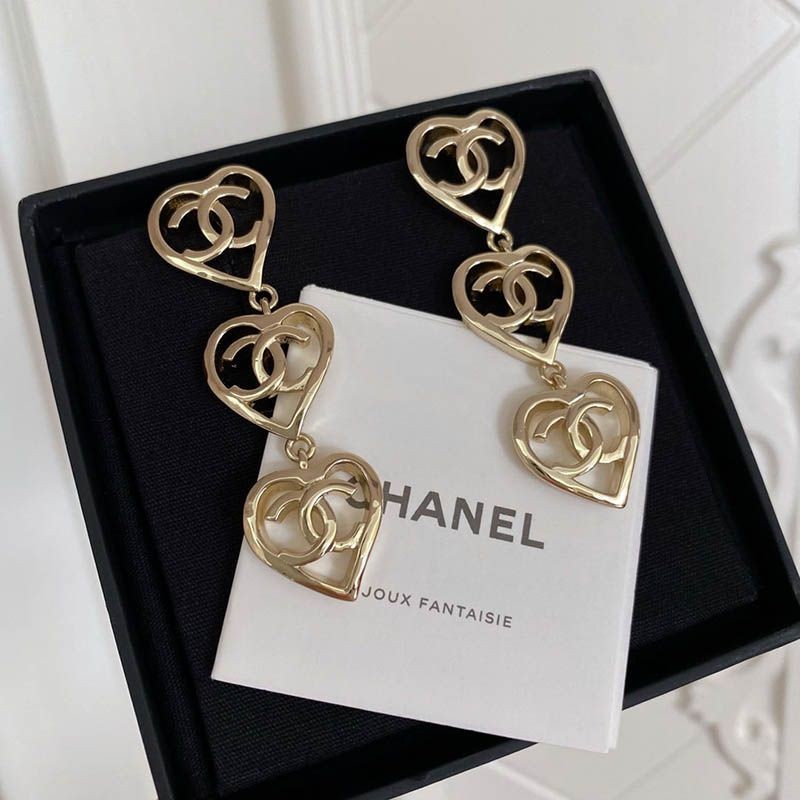 Super hot topic! Chanel earrings replica ★ Cute heart shb90356
