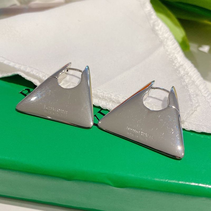 The hot topic! Bottega Veneta Essential fake triangle hoop earrings 651172V50708117