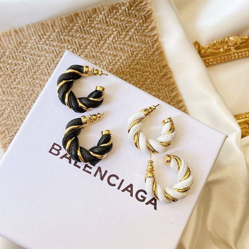 Very popular: [Bottega Veneta] Nappa leather twisted hoop earrings, fake 628948VAHUA2113