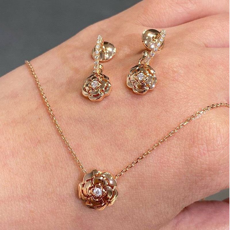 No. 1 in cumulative sales! Replica Chanel Camellia Collection Necklace & Earrings sht42569