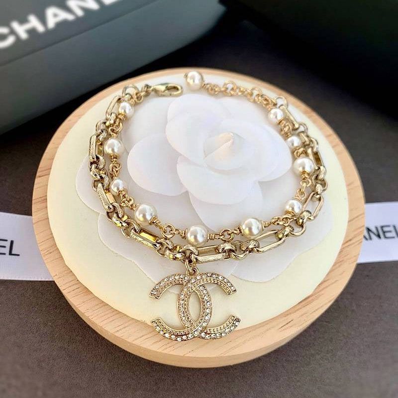 Very popular: Chanel bracelet replica resin & strass sha43034