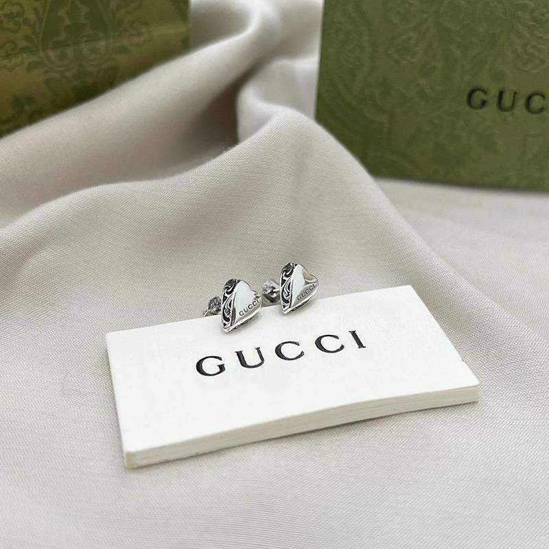Very popular!! New color Gucci heart replica earrings guw03907
