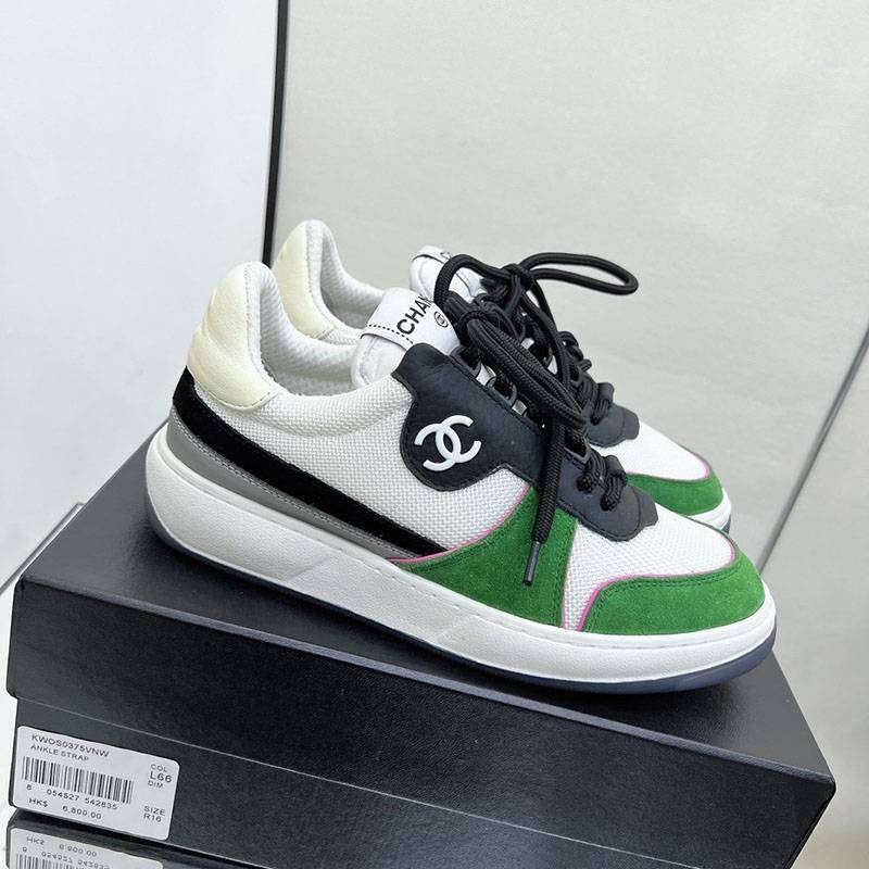 Love at first sight? Fake Chanel low-top sneakers in suede and calfskin shz94771