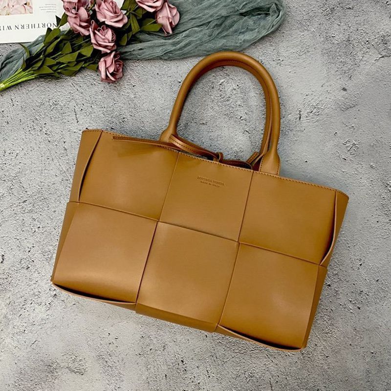 22SS Bottega Veneta Replica The Alco Tote Bag Medium bor93149