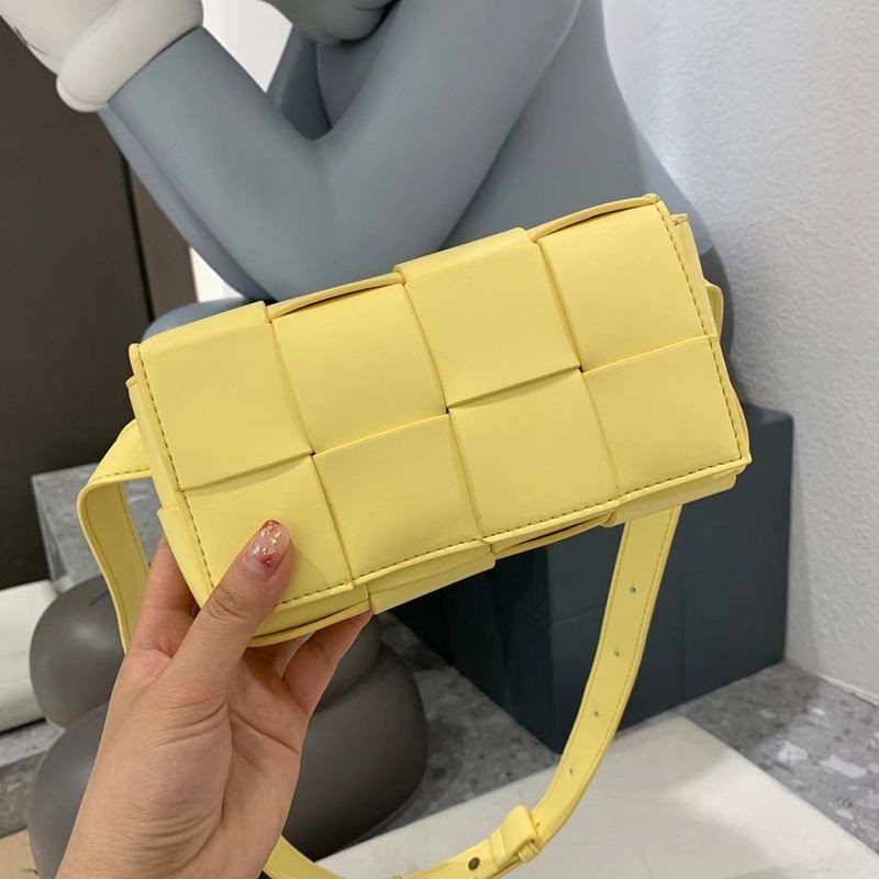 No.1 Popular Bottega Veneta Cassette Replica Crossbody Bag bog01737