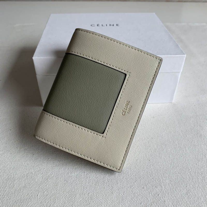 Battle for the CELINE Compact Folding Wallet Cez20543