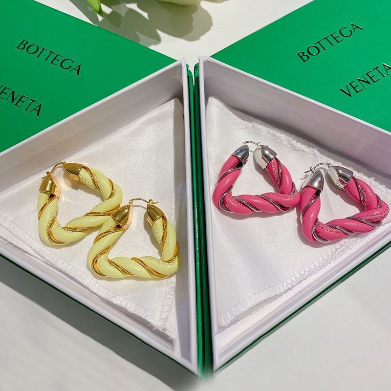 Bodega Veneta's popular twisted triangle hoop earrings, imitation, 2 colors, 657438V507C4804