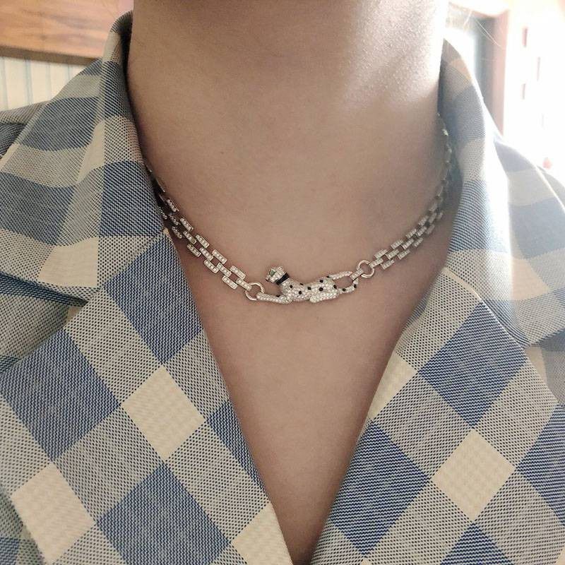 Very popular! Panthere de Cartier necklace replica kaw62449