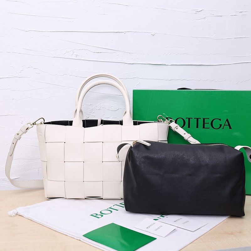 Very popular! Bottega Veneta shopping bag tote bag copy white boh72318