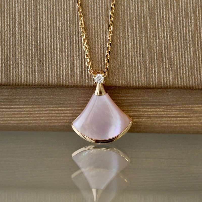 Competitive Bulgari B.zero1 Necklace Copy DIVAS DREAM Rose Gold Necklace Buz06686