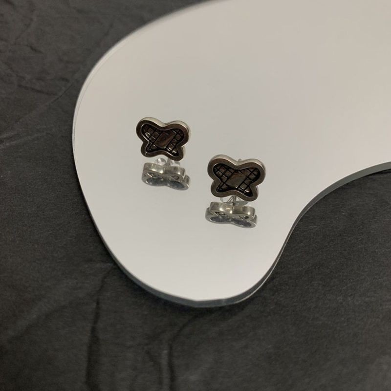 Spring/Summer New Arrivals Bottega Veneta Antique Finish Silver Coil Hoop Earrings Fake boz48052