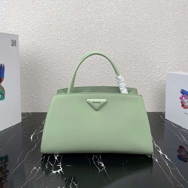 Classic New Prada Calfskin Handbag Replica puc88511
