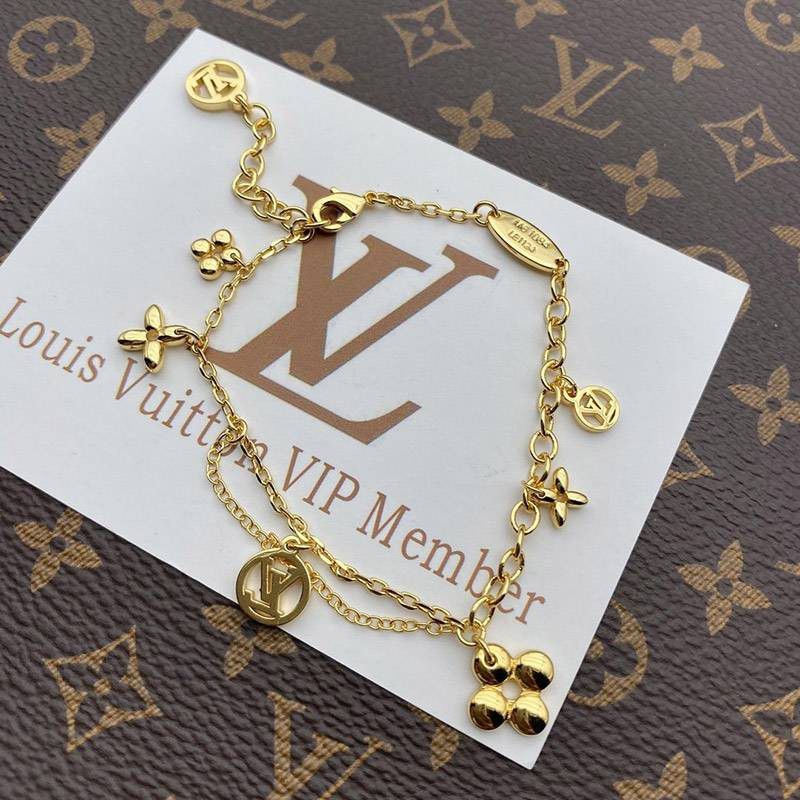 Cute Louis Vuitton Replica Bracelet Idylle Charm vus94741