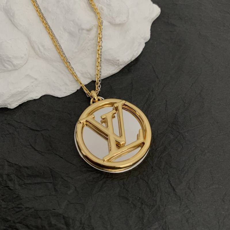 The Battle for Louis Vuitton LV Circle Replica Necklace vuc10948