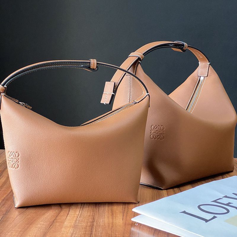 Very popular!! New color [Loewe] 22AW Cuby Bag Large Grained Calfskin Fake lom54482