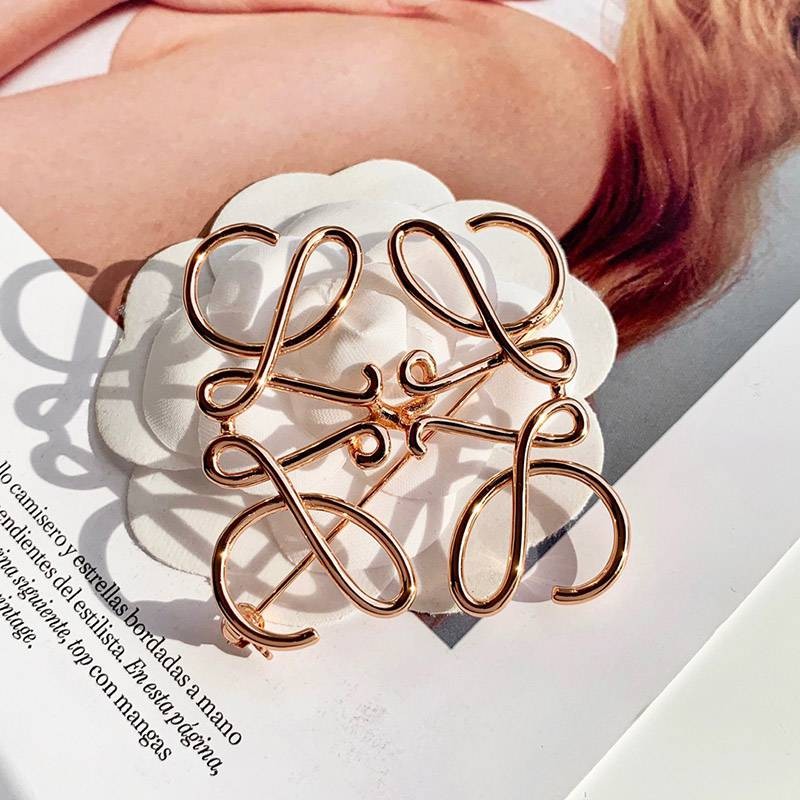 Best Price Challenge Loewe Brooch Replica Anagram Rose Gold los02064