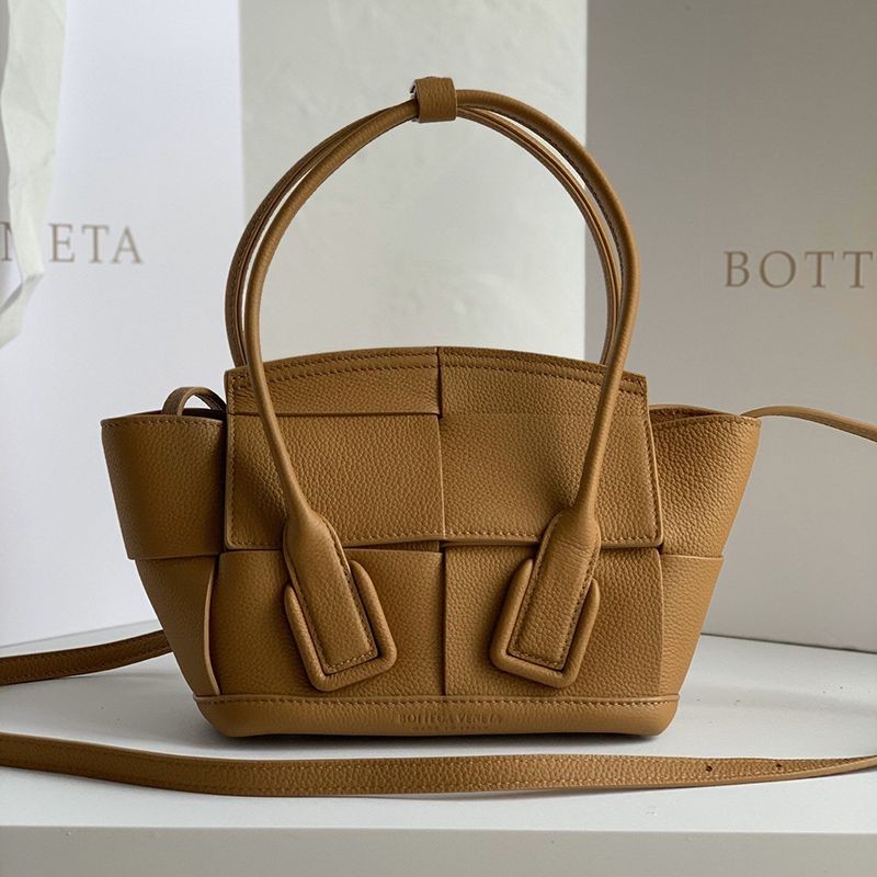 Not available in Japan Bottega Veneta Replica Zaarco Top Handle Mini Bag bob52947 Not available in Japan Bottega Veneta Replica Zaarco Top Handle Mini Bag bob52947