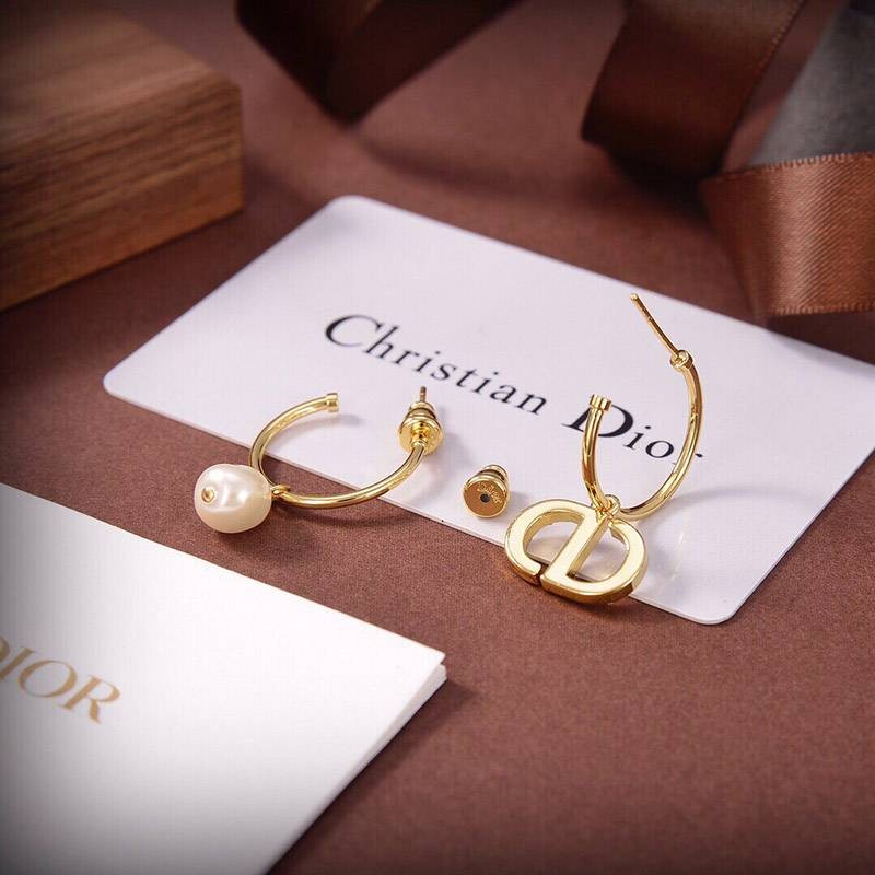 ☆Super popular☆ Dior PETIT CD earrings replica metal, crystal, resin pearl dez37446