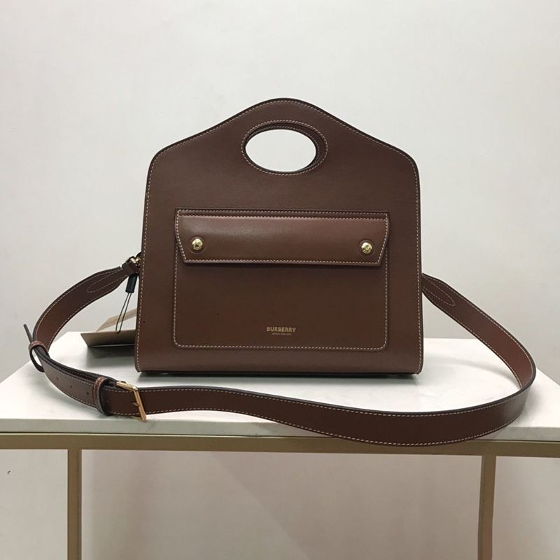 ★Popular in Japan! Burberry replica small topstitched leather pocket tote 80367451