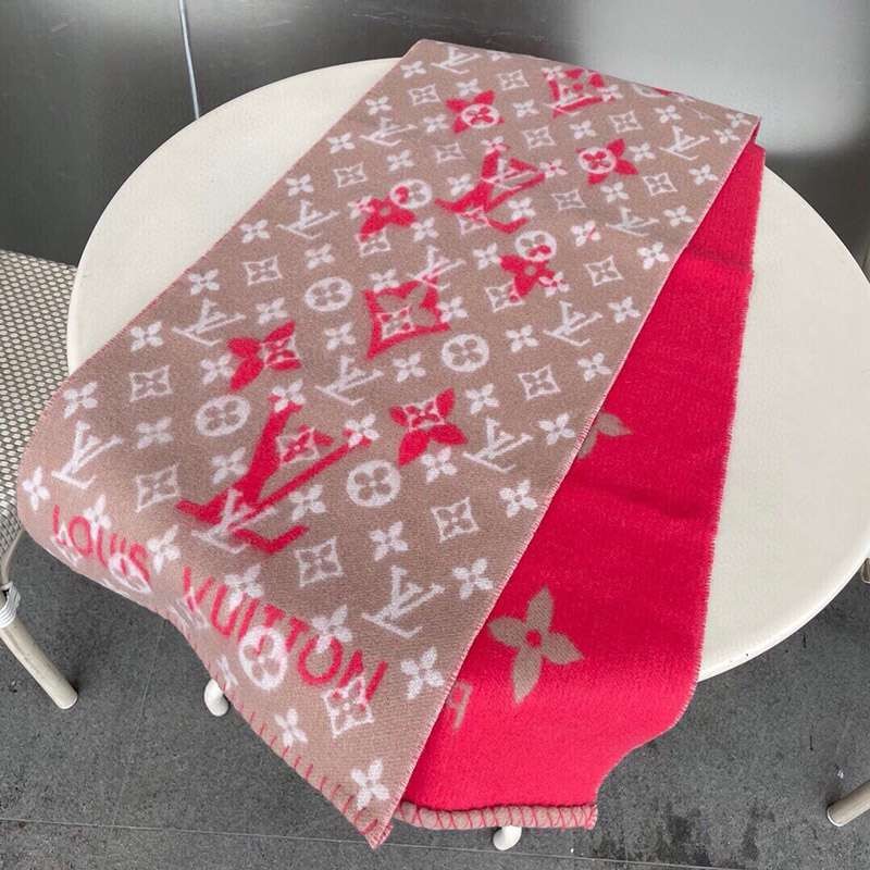 First come, first served? Louis Vuitton Men's Cashmere Tassel Scarf M76378