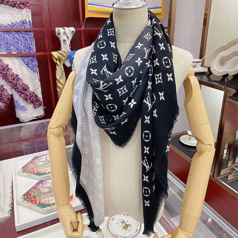 Very popular! Warm Louis Vuitton shawl replica Monogram LV Now vuf76060