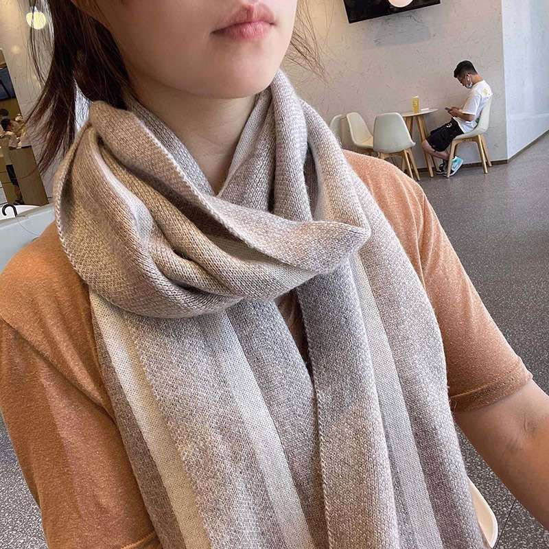 Competing for fashion? Louis Vuitton Men's Cashmere Tassel Scarf Fake vui42984