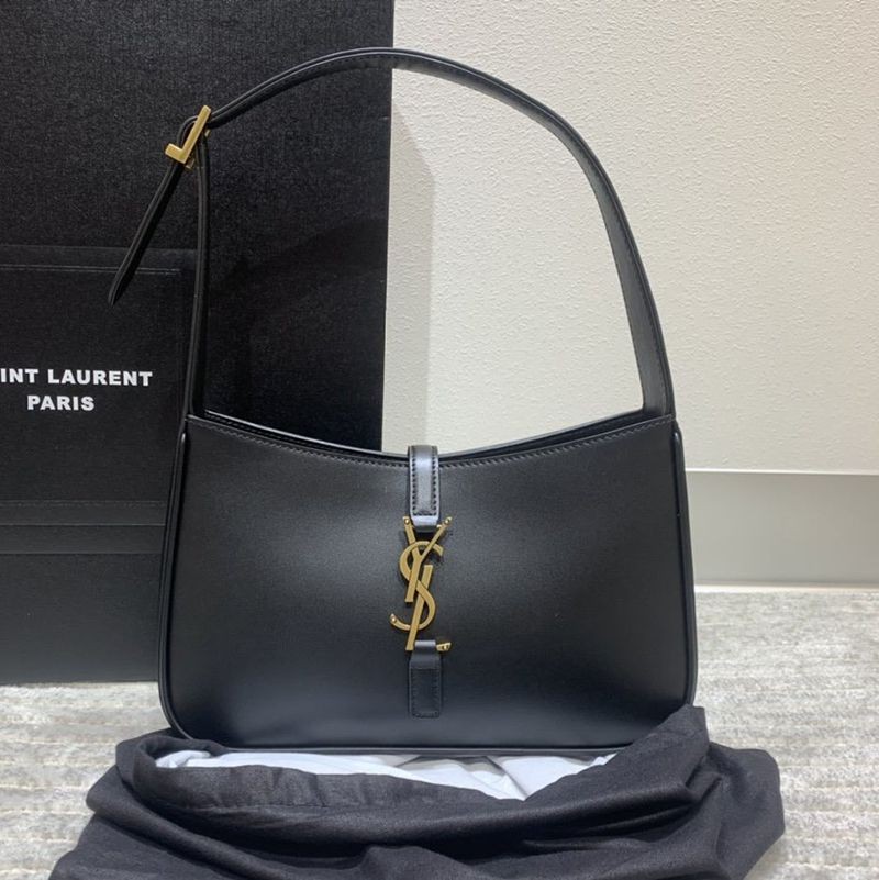 New sale Saint Laurent Le5a7 fake patent leather shoulder bag 6572282R20W1000 New sale Saint Laurent Le5a7 fake patent leather shoulder bag 6572282R20W1000