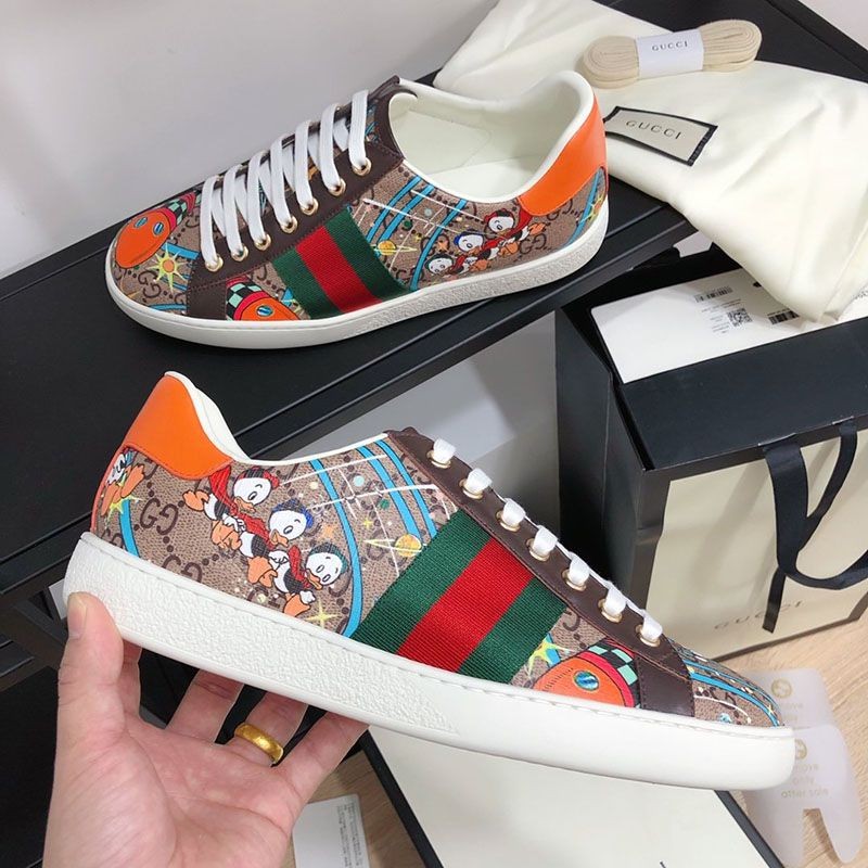 Cute DISNEY x Gucci Donald Duck women's sneakers replica guu40702 Cute DISNEY x Gucci Donald Duck women's sneakers replica guu40702