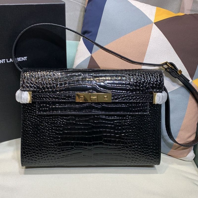 Battle for the Saint Laurent Manhattan Shoulder Bag Replica Saf86359
