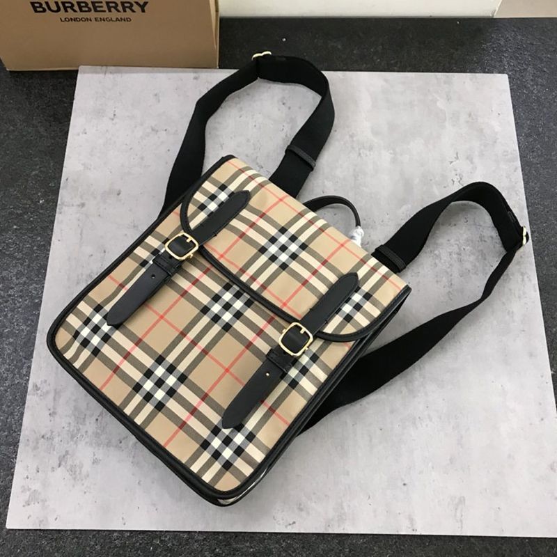 Battle for Burberry ★ Valeria logo nylon backpack fake R03702529