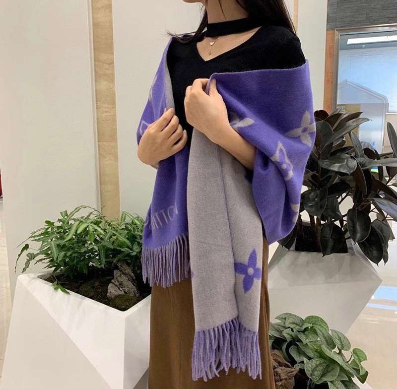 Rare and high quality Louis Vuitton cashmere tassel scarf vul14835