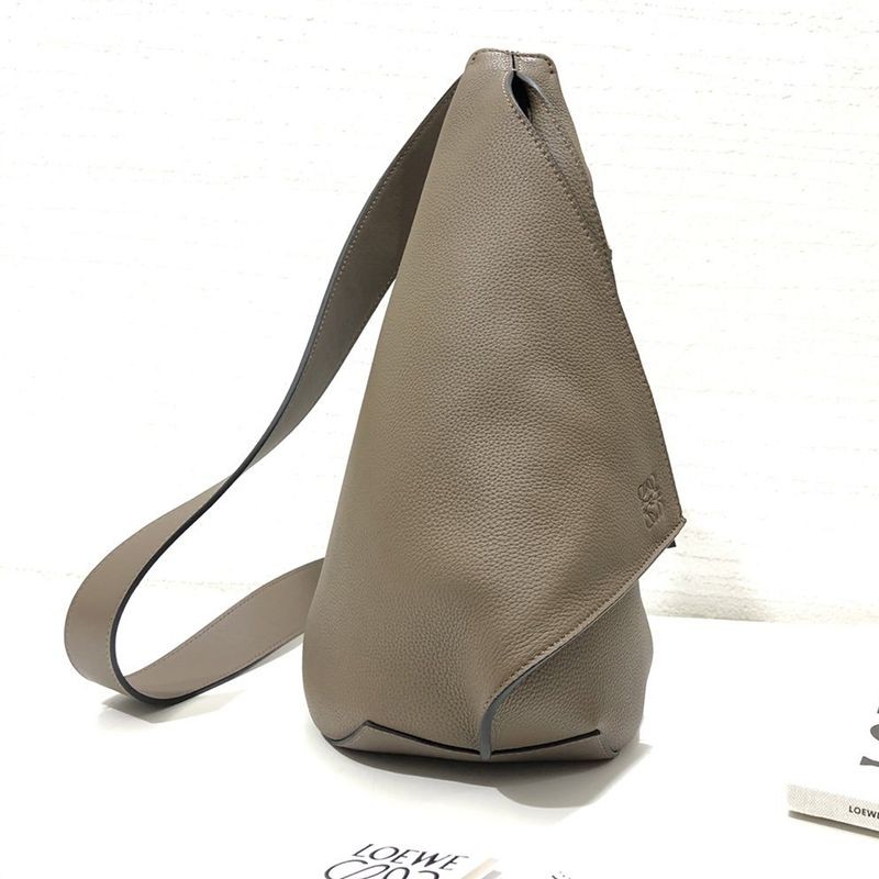 The rapidly growing popularity of the Loewe shoulder bag replica Anton Sling in calfskin lod74176