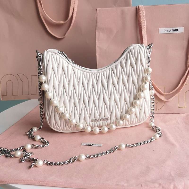 ★Popular in Japan! Miu Miu replica matelasse nappa leather shoulder bag with pearls myw87397 ★Popular in Japan! Miu Miu replica matelasse nappa leather shoulder bag with pearls myw87397