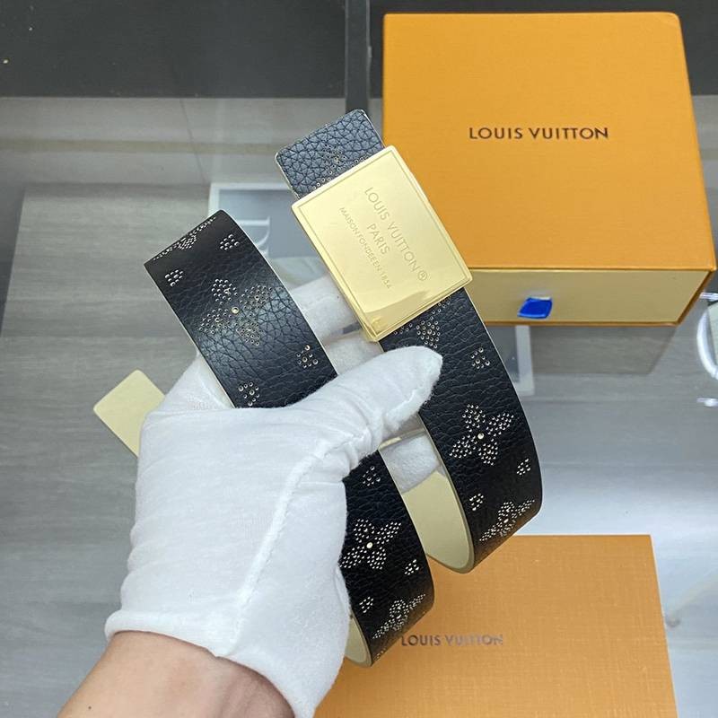 [Not available in Japan] Louis Vuitton Replica Santur Military 35MM Reversible Belt vux45380