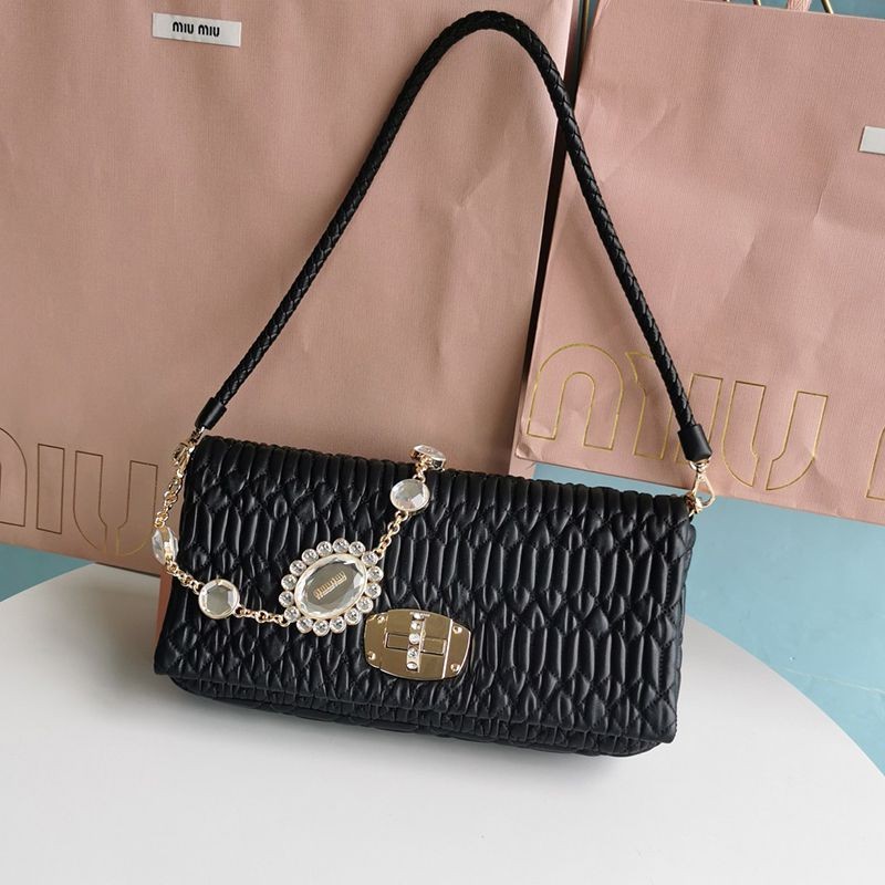 Love at first sight? Miu Miu crystal chain copy? Matelasse shoulder bag myn48950