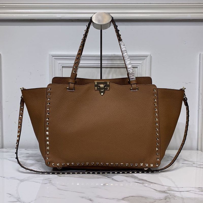 Rare color★Valentino fake tote bag★Calfskin Medium Rockstud Bag Vuh24570