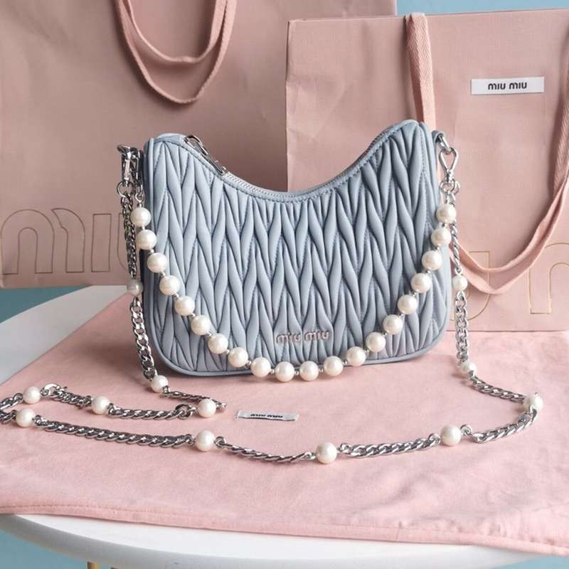 Classic Miu Miu replica matelasse nappa leather shoulder bag with pearls myl88966