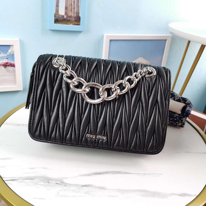 Competition for Miu Miu Matelasse Replica Chain Bag myw01915