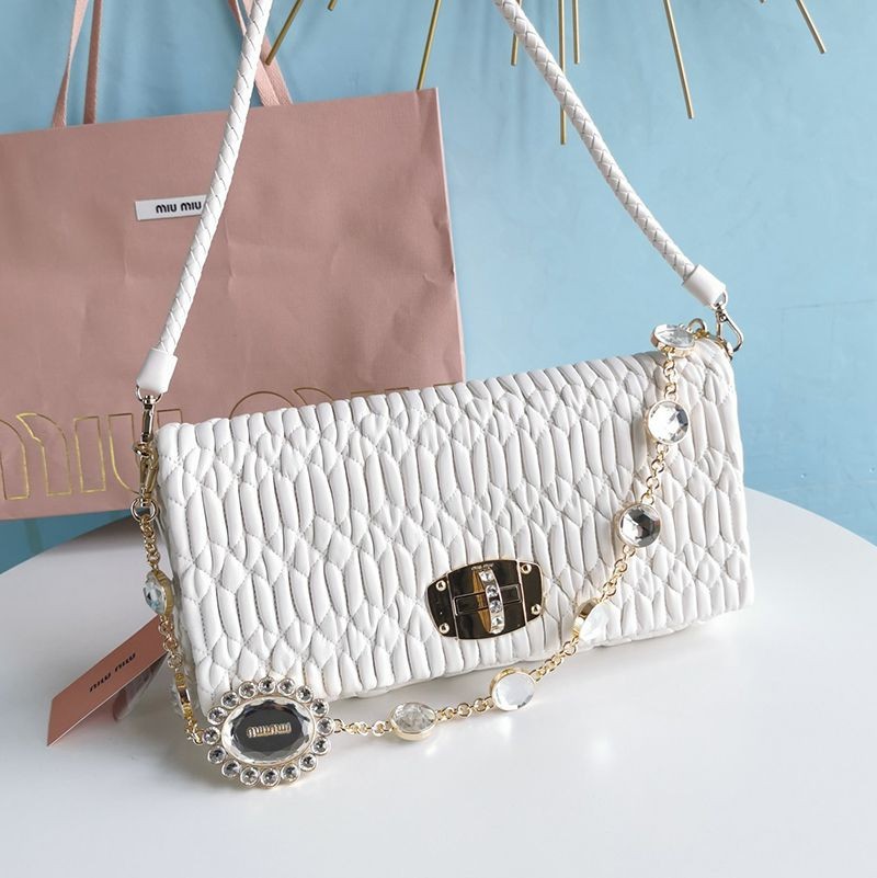 Extremely rare! Miu Miu crystal chain fake? Matelasse shoulder bag myz41738