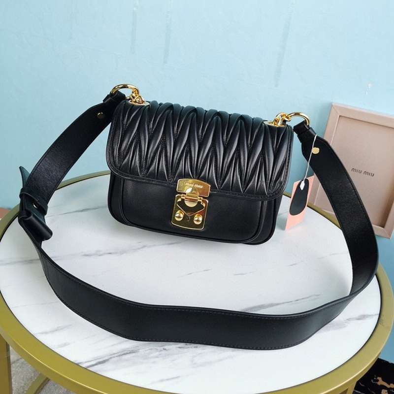 Extremely rare! Miu Miu Matelasse replica shoulder bag myi86262 Extremely rare! Miu Miu Matelasse replica shoulder bag myi86262